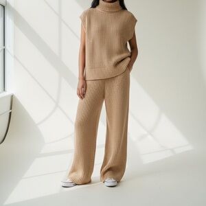 Beige Knit 2-Piece Matching Set – Top + Wide-Leg Pants – Size Small – Excellent